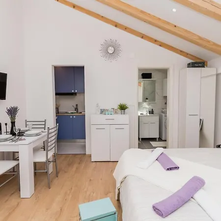 Studio Apartment Harmony Np Krka Lozovac Exterior photo